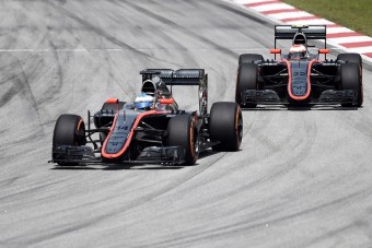 F1: Alonsóék jó képet vágnak a kettős kieséshez