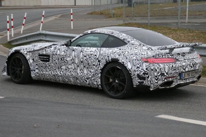 Luxuskupé, versenypályára 6