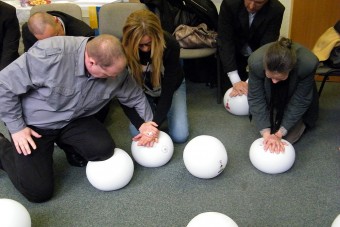 Életmentésre tanítják a taxisokat