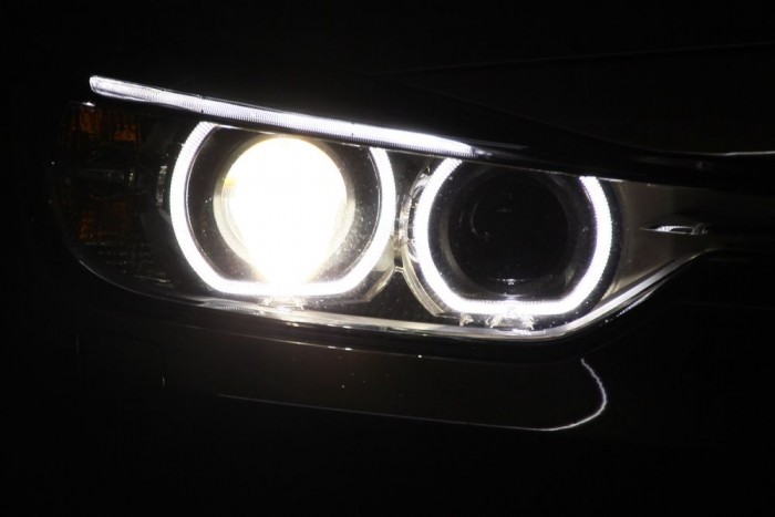 Pár másodperc alatt éri el teljes erejét a xenon lámpa