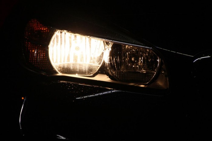 Egyszerű, olcsó a halogén lámpa