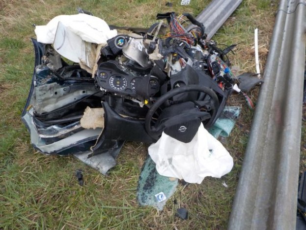 Felnyársalta a szalagkorlát az Opelt a 82-esen 6 | Vezess Felnyársalta a szalagkorlát az Opelt a 82-esen 6