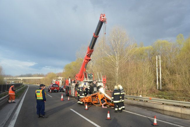 Délután háromig lezárták az M2-est