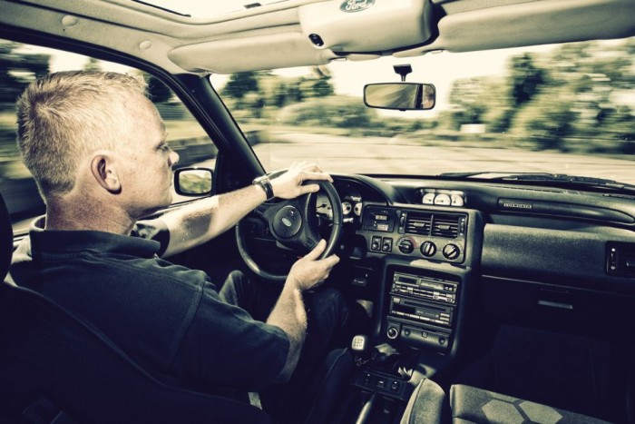 Ford Escort RS Cosworth – Még ma is odaver! 3 Padlógázon 3500-as fordulatszámtól állandó a maximális töltőnyomás, a turbó erejétől hirtelen szűk lesz az országút