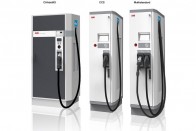 A CHADEMO a japán, a CCS a német gyártók szabványa. Nam gond a kétféle konnektor és kétféle szoftver, a független gyártók, mint az ABB, tudnak kombinált töltőket is gyártani