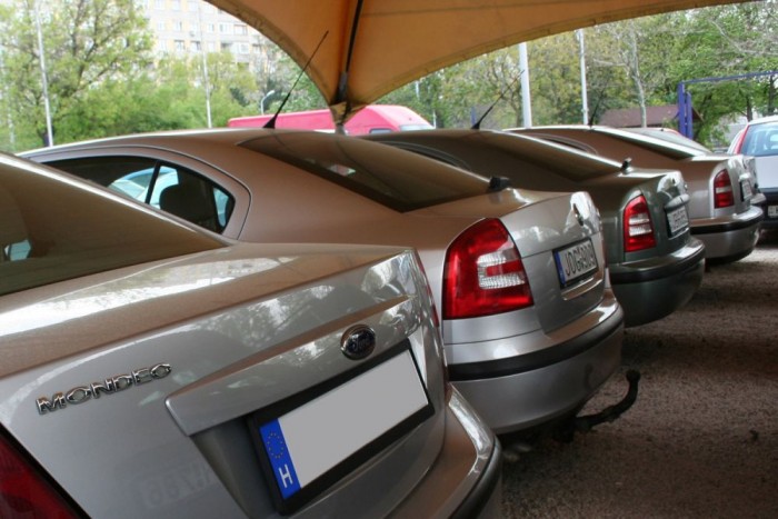 Használt autó: német BMW vagy hazai Octavia? 2 Laci eredetileg egy Škoda Octaviát nézett ki, de a szervizkönyves, hazai Octavia I helyett mégiscsak a német 320d nyert. Képeink illusztrációk