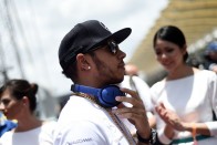 F1: Hamilton nevét veszi fel a Mercedes 2