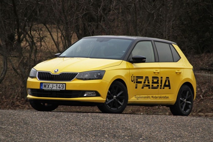 Alakformálás után: Škoda Fabia 6 | Vezess A fekete tető a sötét ablakok és a szintén fekete tető egész merész összeállítás