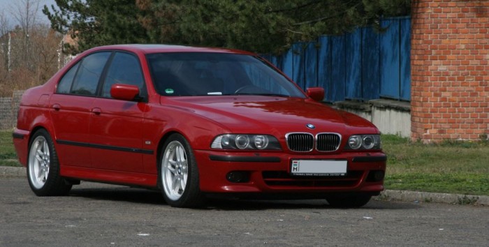 Autópályán 140-nél 7,8 literes fogyasztással hazajött a 193 lóerős benzines limuzin