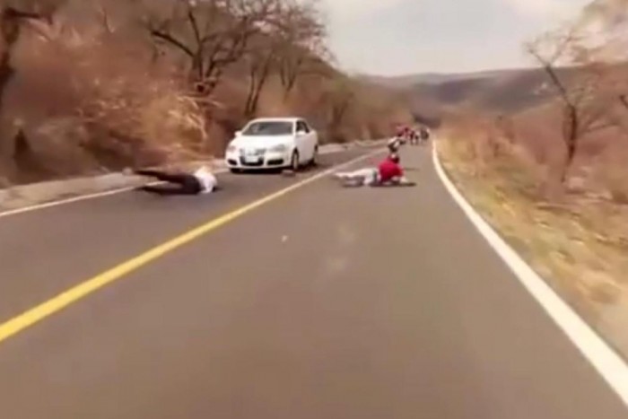 Mexikói fiatalok húztak ujjat a halállal