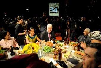 Lewis Hamilton letaposta Bill Clintont