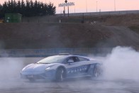 A rendőr is csak ember, főleg ha egy Lamborghiniben ül 2