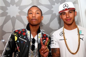 Hamilton sztárproducereknél házal