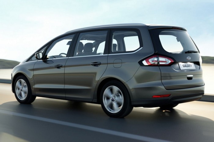 Megújult a Ford legnagyobb kisbusza 7