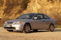 Toyota Celicákat nézett millió alatt a fiatal pár napi munkába járásra, Németországból hozták volna be. Aztán hirtelen egy magyar Civic kupé lett a dologból. Megérte?