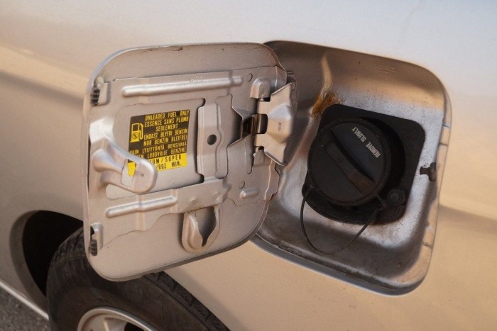 740 ezer forintos vételárba belefér ez a rozsdamennyiség?