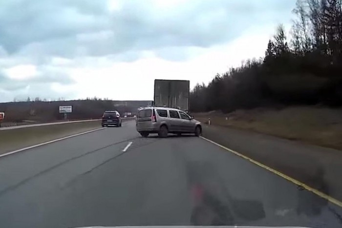 Megvadult egy Dacia-sofőr az autópályán