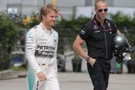 Vettel: Könnyebb a dolgunk, mint Sennának 33