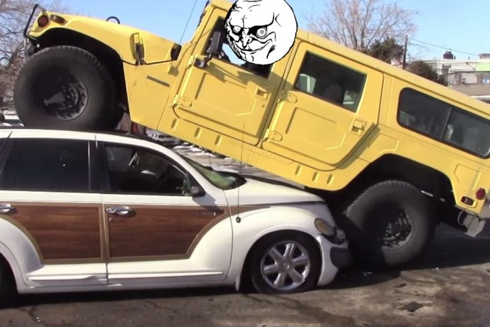 Az ember, aki belocsolta kólával az autóját és felgyújtotta