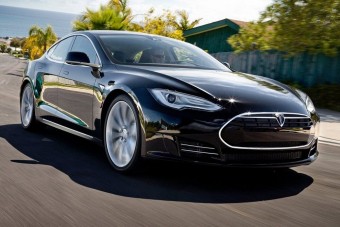Új alapmodellel erősít a Tesla