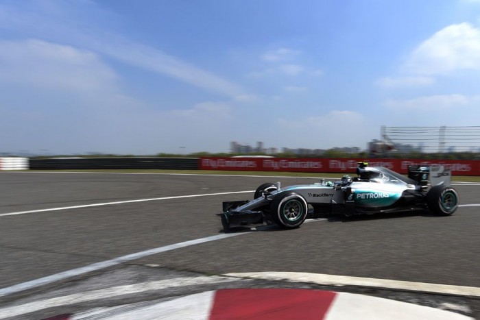 Mercedes: Nyakunkon a Ferrari 6