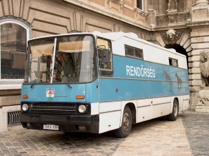 Amikor még a lovakat is busszal vitték