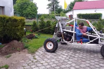 Ilyen amikor kertésznek áll egy autóbuzi