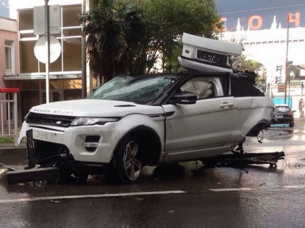 20 méteres halálugrást élt túl egy autós 5