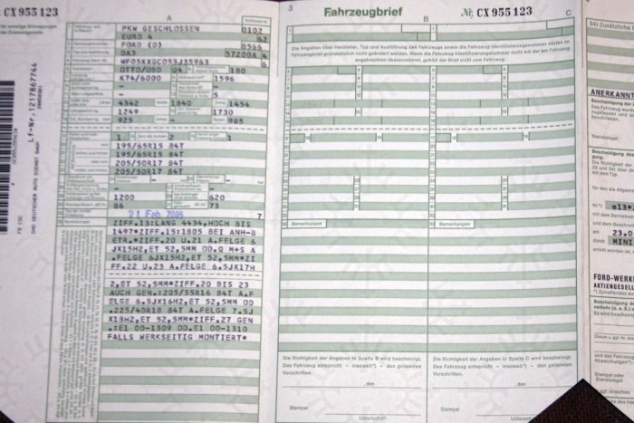 Drágább lett a használtautó-behozatal 6 | Vezess Ez egy német törzskönyv, a Fahrzeugbrief. A második sorban ott az emissziós besorolás, ebben az esetben az Euro 4. De például a D3 és a D4 nem ilyen könnyű eset