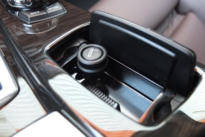 Van dohányzó csomag, 16 ezer forintért kapunk hamutartót, szivargyújtót.