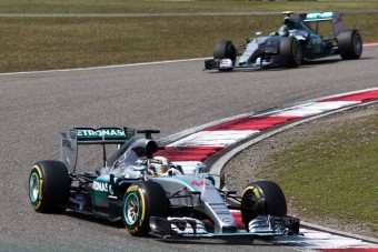 F1: Jöhet a csapatutasítás a Mercedesnél