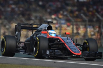 F1: Alonsónak fájt, hogy lekörözték a Ferrarik