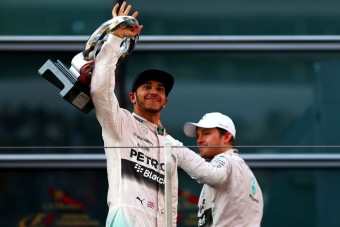 F1: Hamilton csak szórakozott Rosberggel