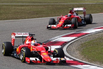 F1: A Ferrari szakított a pilótasorrenddel