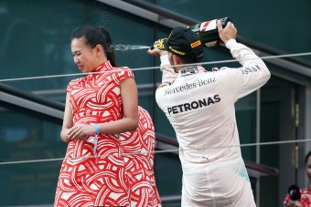 F1: Hamilton nem tudott a pezsgős botrányról