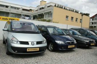 Hirtelen olcsóbbak lettek a használt autók