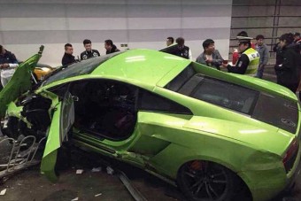 Lambót és Ferrarit nyírtak ki a fakezű kínaiak