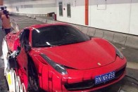 Lambót és Ferrarit nyírtak ki a fakezű kínaiak 12