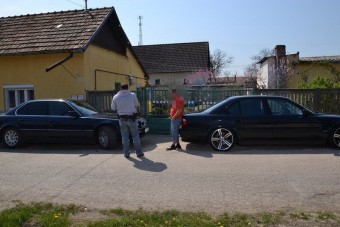 Karcagon karcolt BMW-ket egy férfi