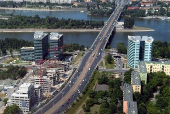 Óriási dugó az Árpád híd környékén