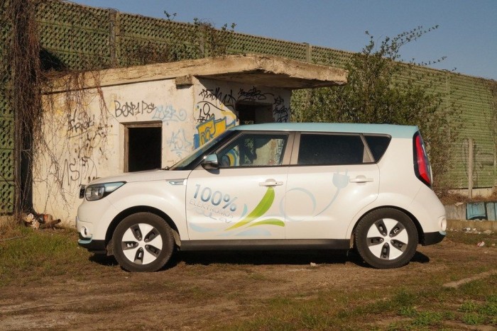 Ha azt mondom, majdnem garanciaidőn belül megtérülhet egy villanyautó ára, elhiszed? 2 A Soul EV 9,9 milliós árával a Leaf felett, az elektromos Golf alatt az extrákat és a tudást nézve teljesen a helyén van