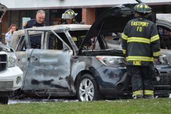 Idióták, akik cigivel gyújtották fel az autójukat