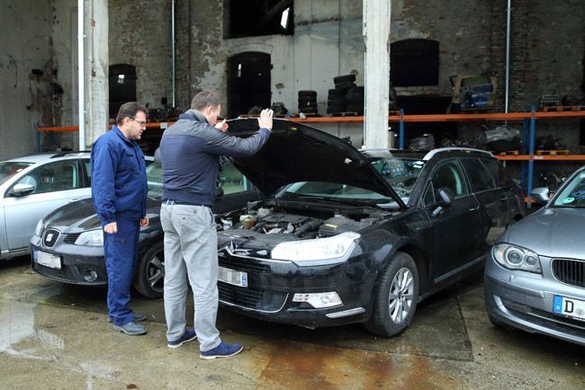 Razzia: Több száz autót foglalt le a rendőrség