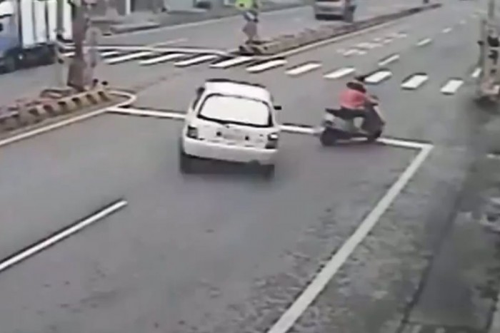 A motoros, aki a legrosszabbkor nem nézett a tükörbe