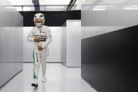 F1: Hamilton a Ferrarinál is érdeklődött 112