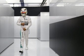 F1: Hamilton a Ferrarinál is érdeklődött