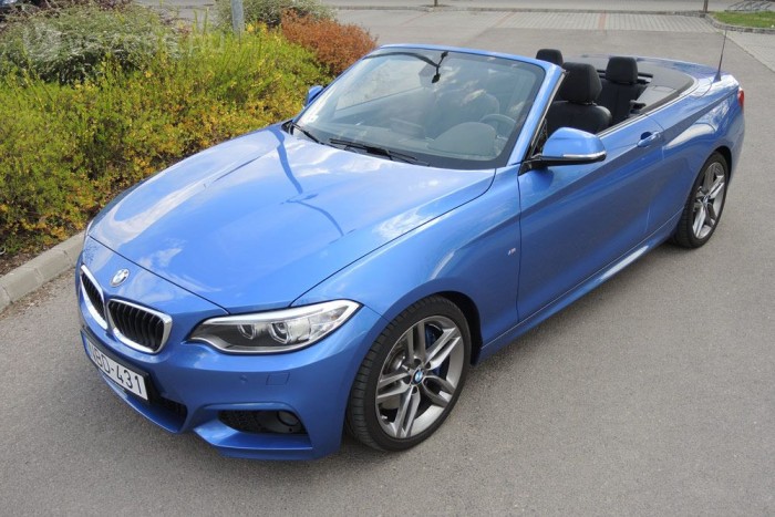 Te milyen zenét hallgatnál egy nyitott BMW-ben?