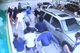 Középiskolások lincseltek meg egy autóst