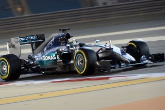 F1: Hamiltoné a pole, Vettel mögötte