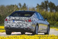 Vezető nélkül parkol az új BMW 7-es 7